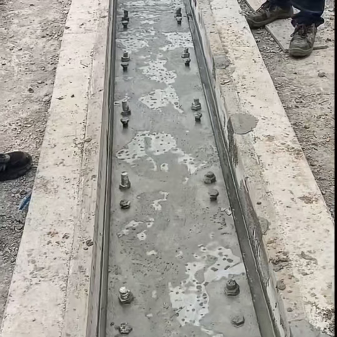 滨海港口码头起重机龙门吊重型机械设备稳固用早强快凝轨道胶泥